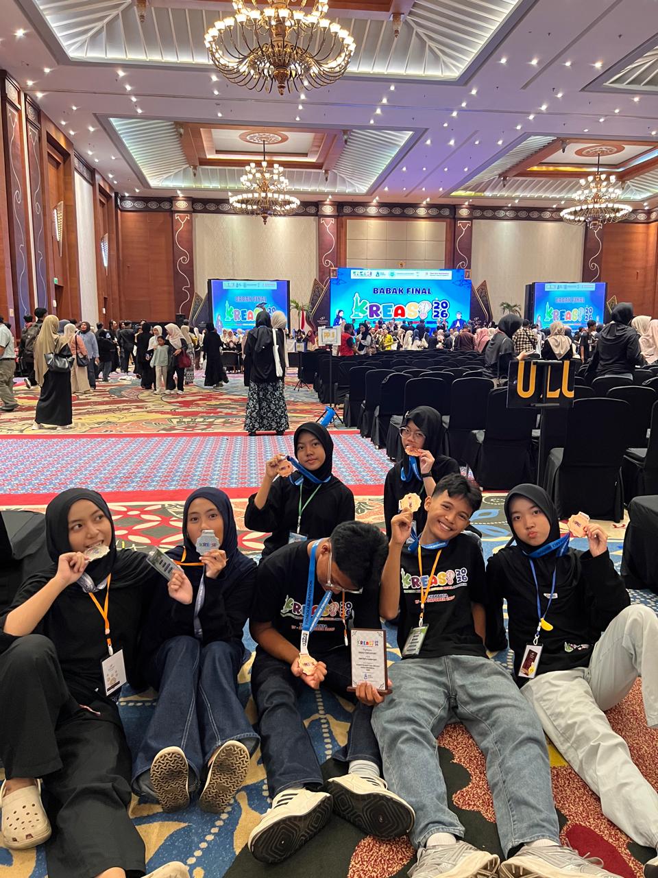 MTsN 2 Jakarta Raih Juara 2 dan Tiga Honorable Mention pada Lomba Riset Kreasi